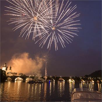 Novoroční plavba s ohňostrojem 2015